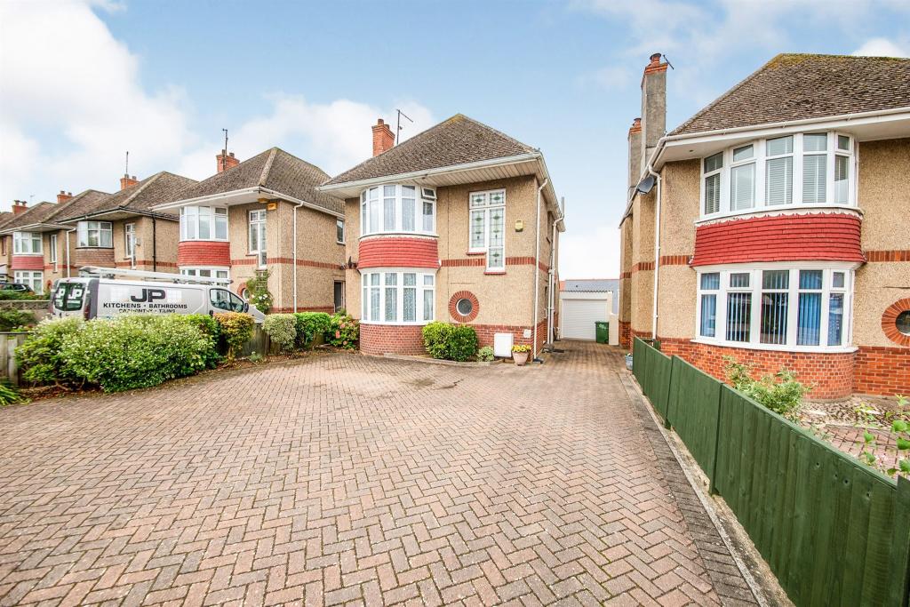 3 bedroom detached house for sale in Dorchester Road, Weymouth, DT3