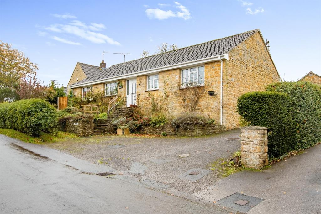 3 bedroom detached bungalow for sale in Pundfeald, Holton, Wincanton, BA9