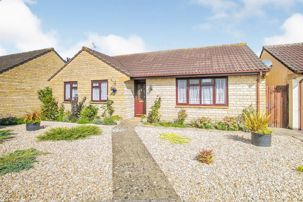 3 bedroom detached bungalow for sale in Foxglove Close, Wyke