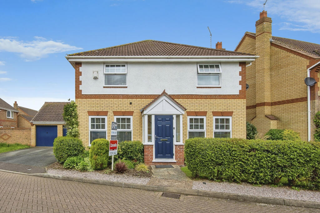 4 bedroom detached house for sale in Rosyth Avenue, Orton Southgate, Peterborough, PE2