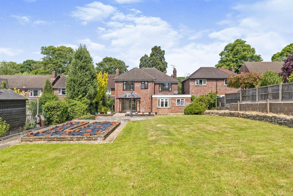 6 bedroom detached house for sale in St. Catherines Road, Grantham, NG31