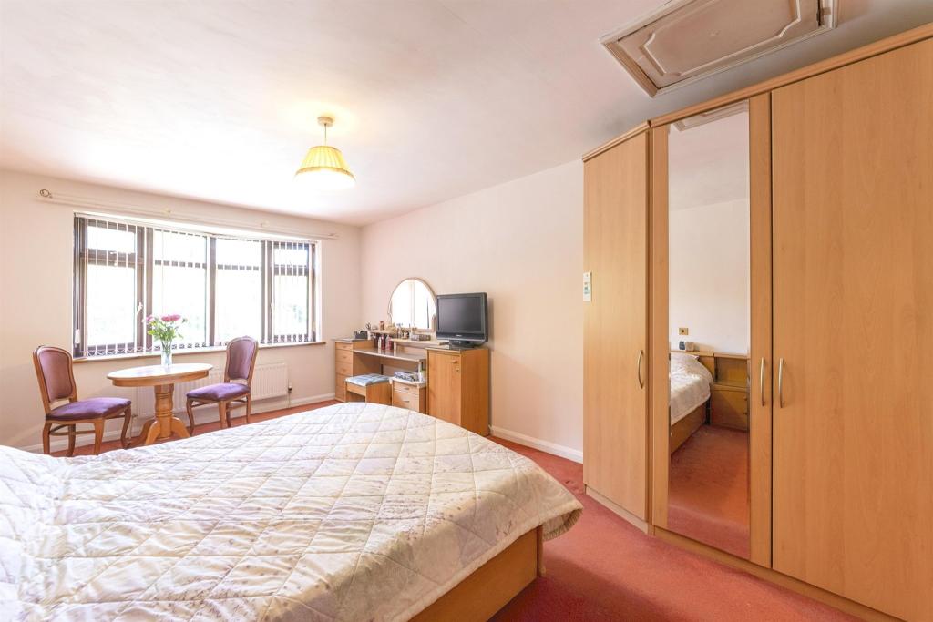 6 bedroom detached house for sale in St. Catherines Road, Grantham, NG31