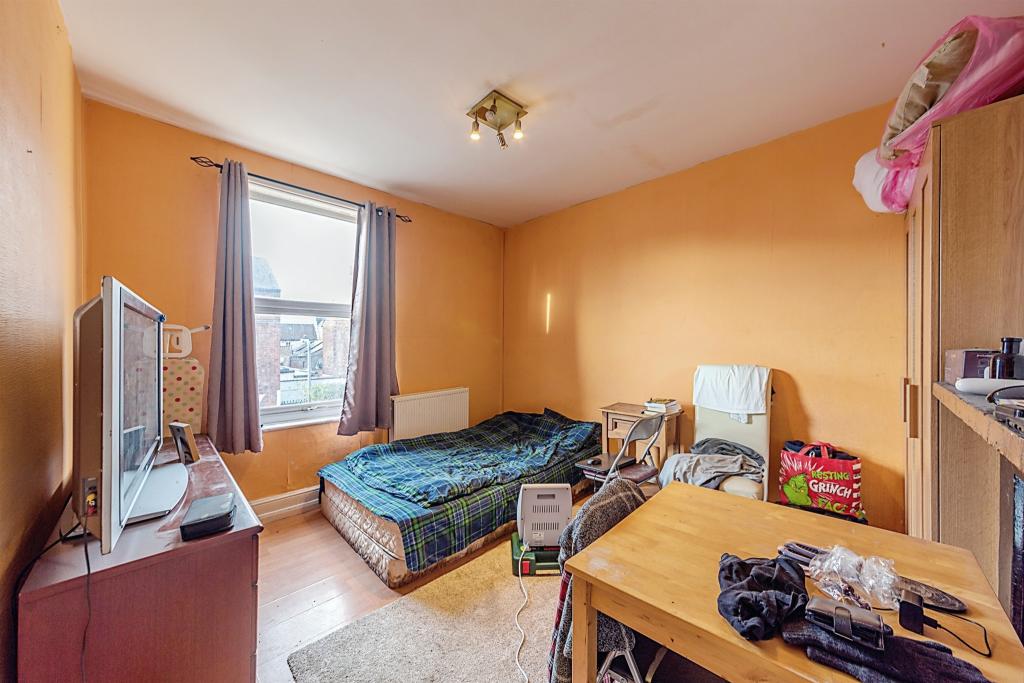 3 bedroom terraced house for sale in Albion Place, Grantham, NG31