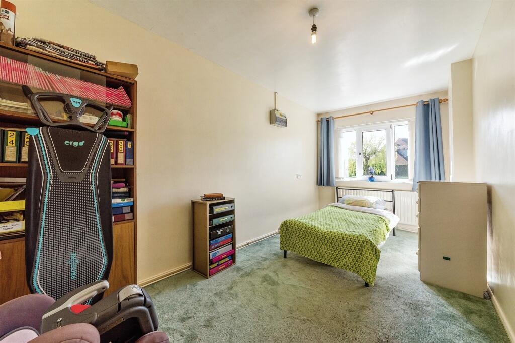 4 bedroom detached house for sale in Meadows Close, Long Bennington, Newark, NG23