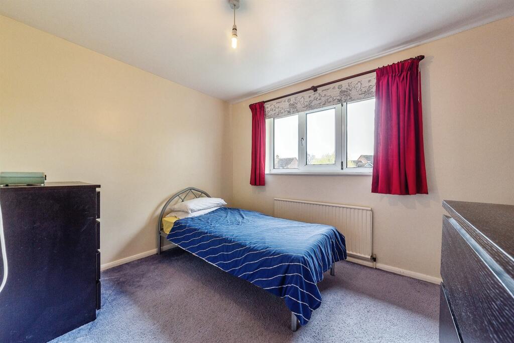 4 bedroom detached house for sale in Meadows Close, Long Bennington, Newark, NG23