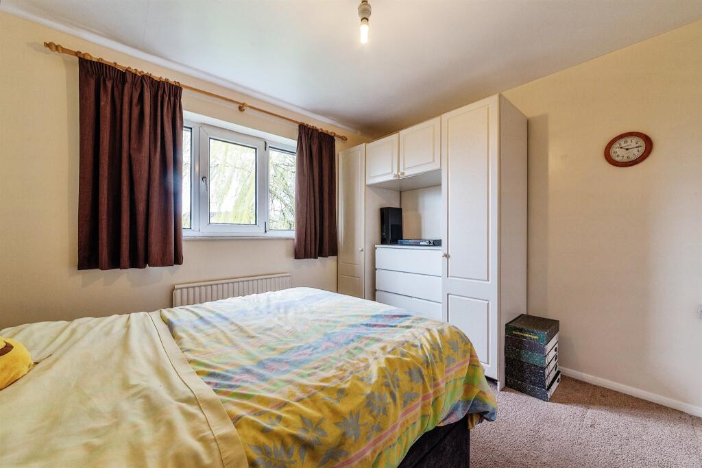 4 bedroom detached house for sale in Meadows Close, Long Bennington, Newark, NG23