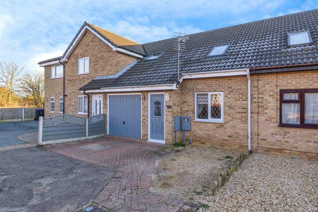 3 bedroom terraced house for sale in Hazelwood Drive, Gonerby Hill Foot