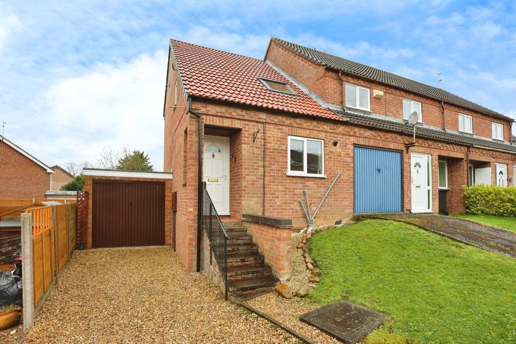 2 bedroom end of terrace house for sale in Hazelwood Drive, Gonerby