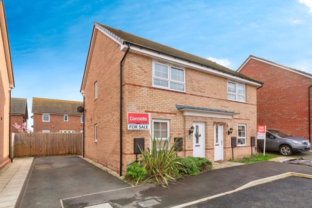 2 bedroom semidetached house for sale in Totnes Place, Grantham, NG31