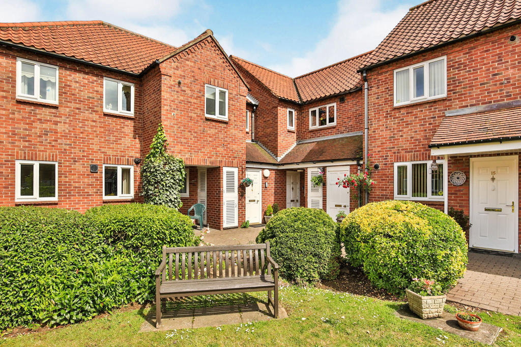 2 bedroom flat for sale in Premier Court, Grantham, NG31