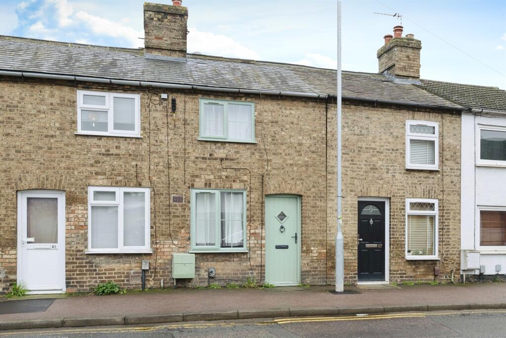 2 bedroom terraced house for sale in Hitchin Street, Biggleswade, SG18