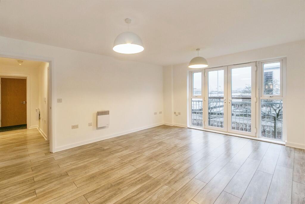 2 bedroom flat for sale in Avenel Way, Poole, BH15