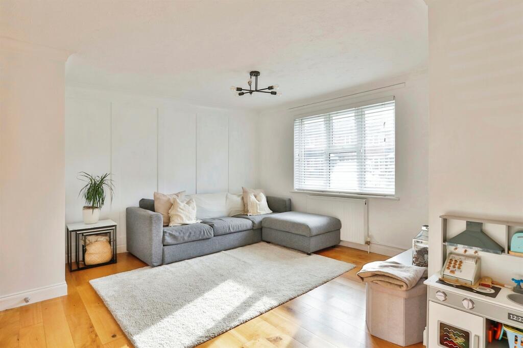 Additional property image - Chloe Gardens, Parkstone, Poole