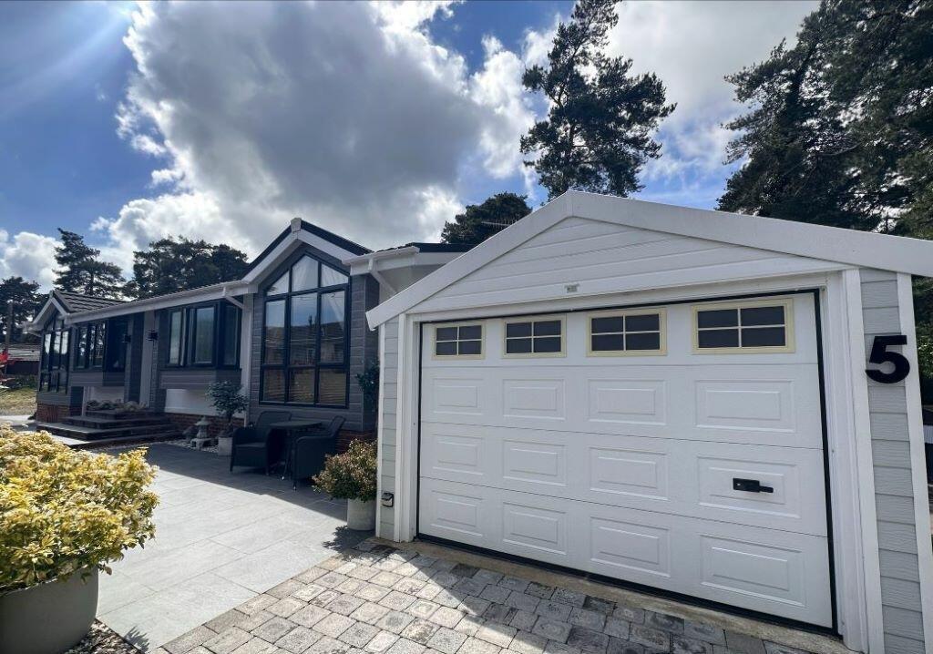 2 bedroom park home for sale in Lone Pine Park, Ferndown, BH22