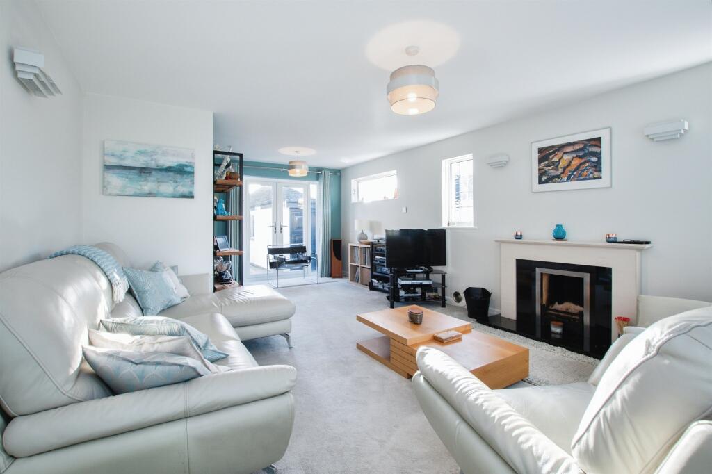 Additional property image - Fernlea Close, FERNDOWN
