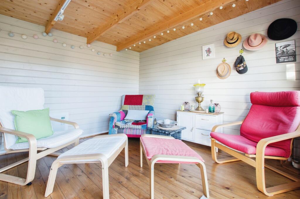 Additional property image - Fernlea Close, FERNDOWN