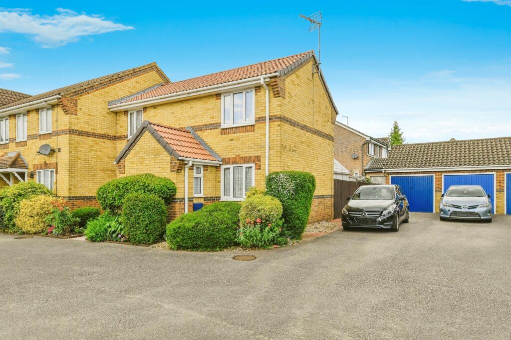 3 bedroom end of terrace house for sale in Augustus Gate, Stevenage, SG2