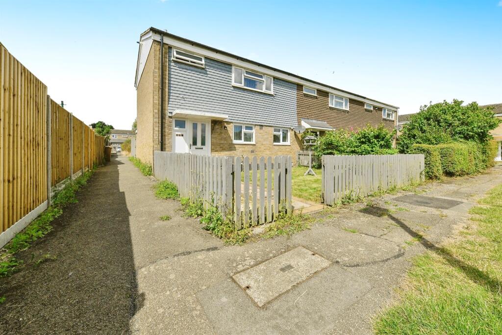 3 bedroom terraced house for sale in Ripon Road, Stevenage, SG1