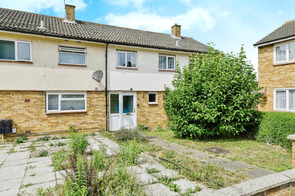 3 bedroom end of terrace house for sale in Green Close, Broadwater ...