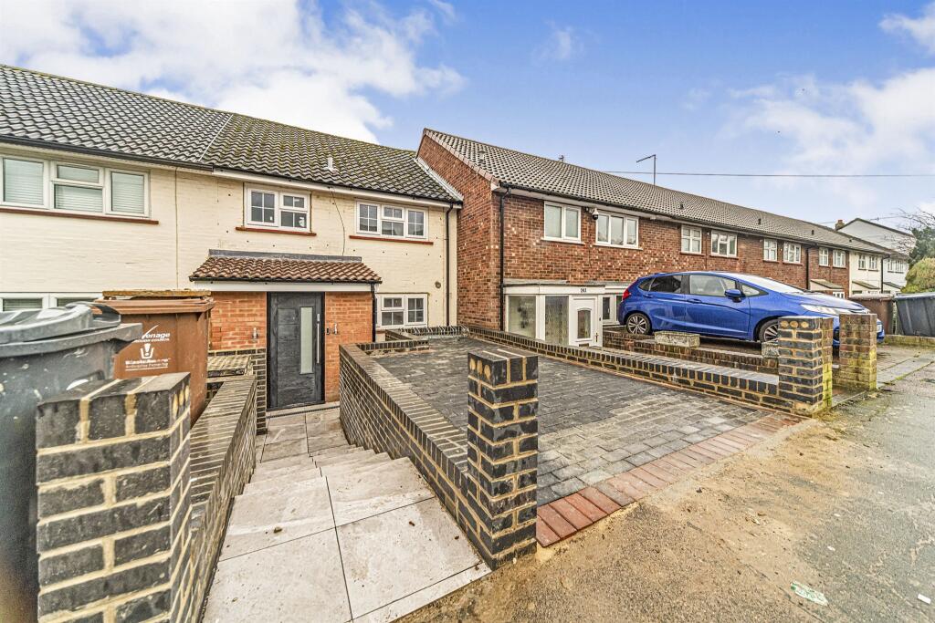 Main image of property: Chertsey Rise, Stevenage