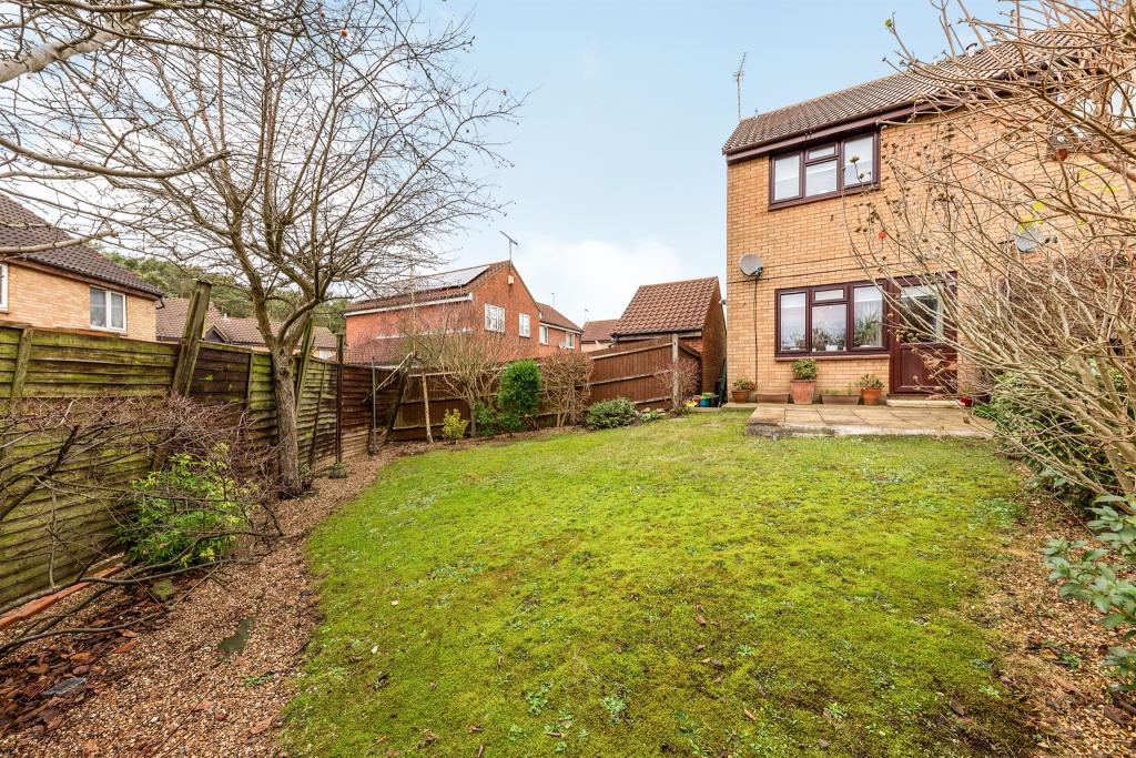 2 bedroom end of terrace house for sale in Beane Walk, Chells Manor