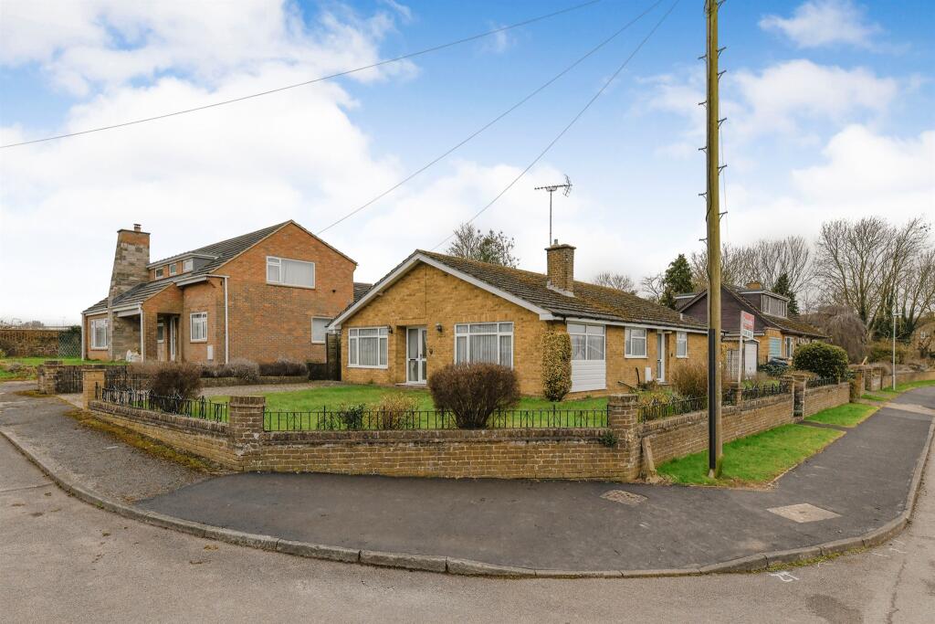 3 bedroom detached bungalow for sale in Bradway, Whitwell, Hitchin, SG4