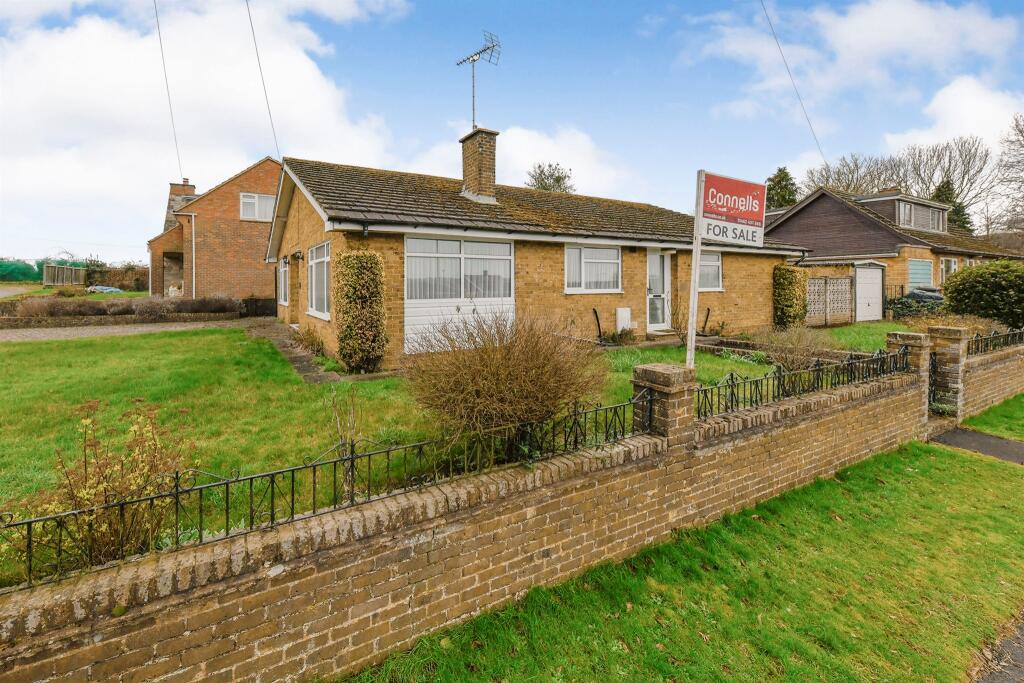 3 bedroom detached bungalow for sale in Bradway, Whitwell, Hitchin, SG4