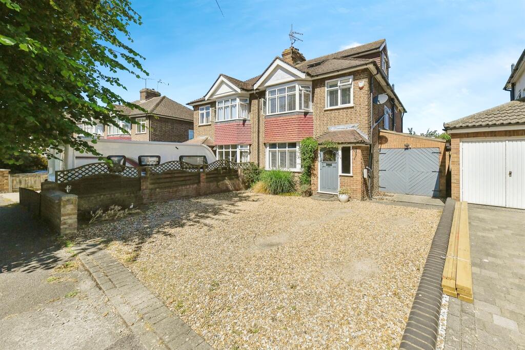 3 bedroom semidetached house for sale in Hampden Road, Hitchin, SG4