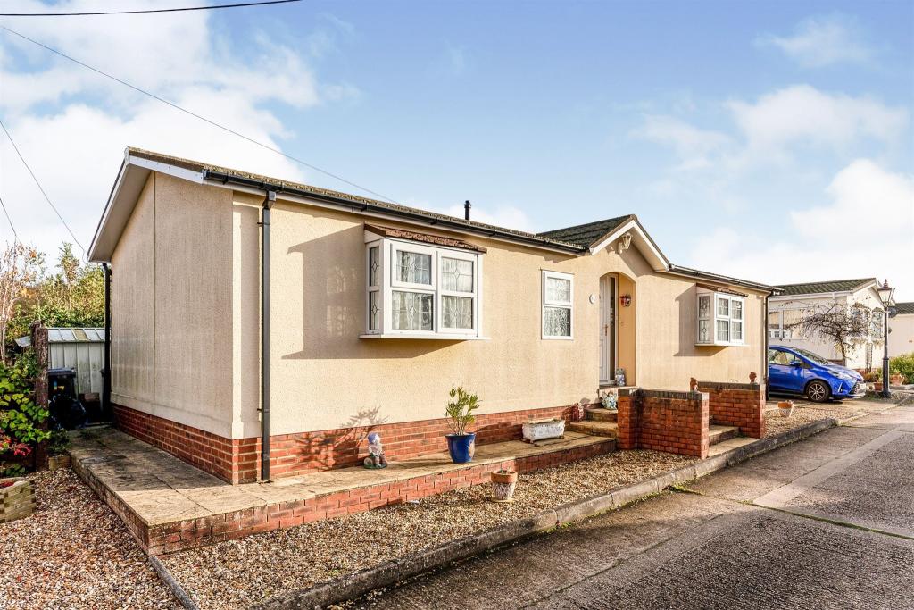 2 bedroom park home for sale in Wilbury Hills Road, Letchworth Garden