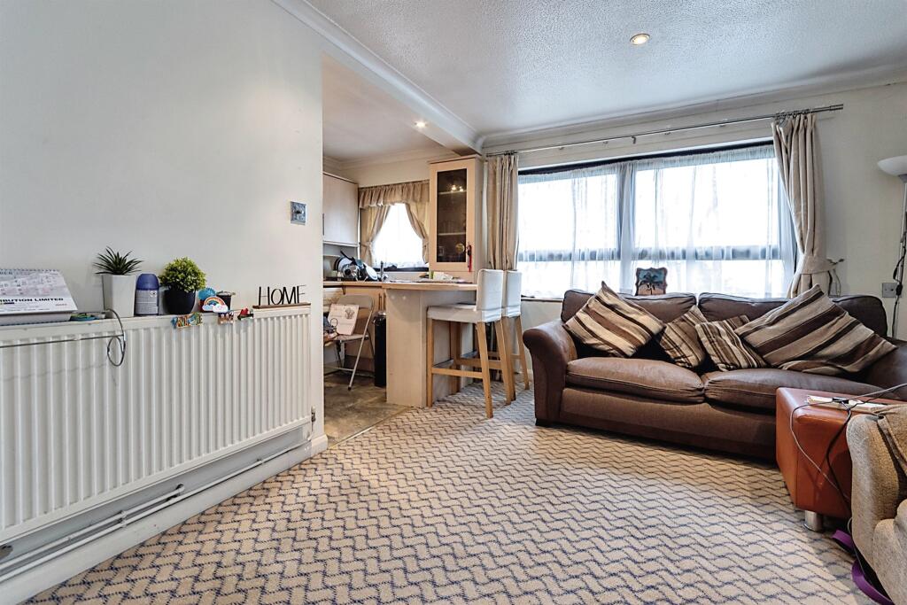 2 bedroom flat for sale in Chiltern Road, Baldock, SG7