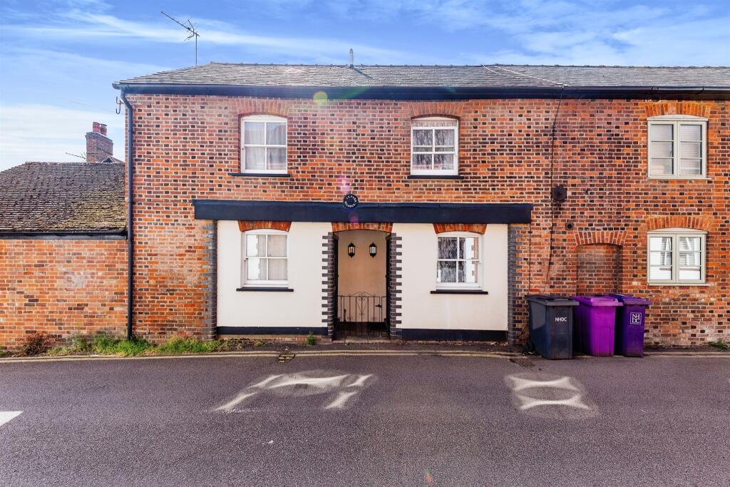 2 bedroom terraced house for sale in Pond Lane, Baldock, SG7