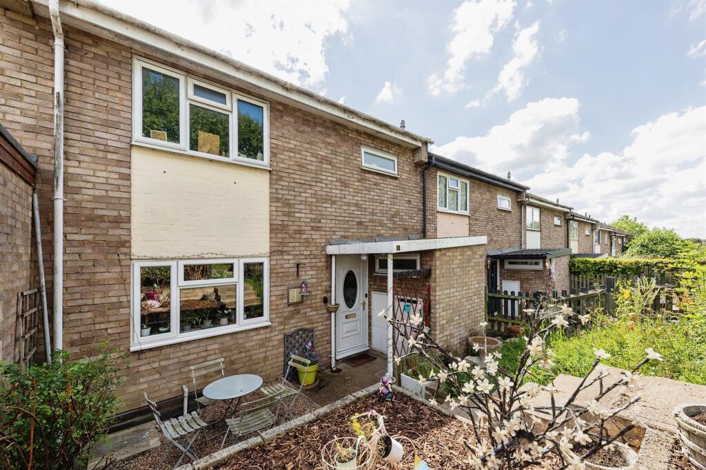 3 bedroom terraced house for sale in Whiteway, Letchworth Garden City, SG6