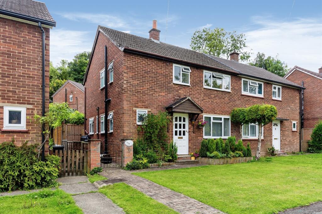 3 bedroom semidetached house for sale in Chiltern Road, Baldock, SG7