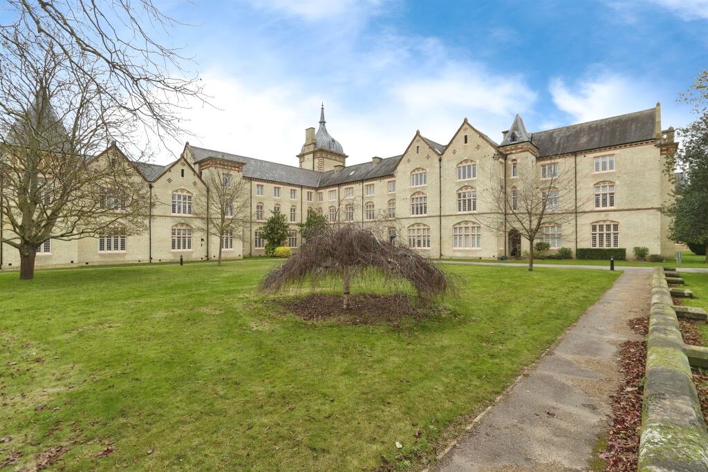 2 bedroom apartment for sale in Kingsley Avenue, Fairfield, Hitchin, SG5