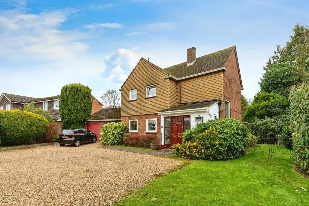 3 bedroom detached house for sale in Croft Lane, Letchworth Garden City