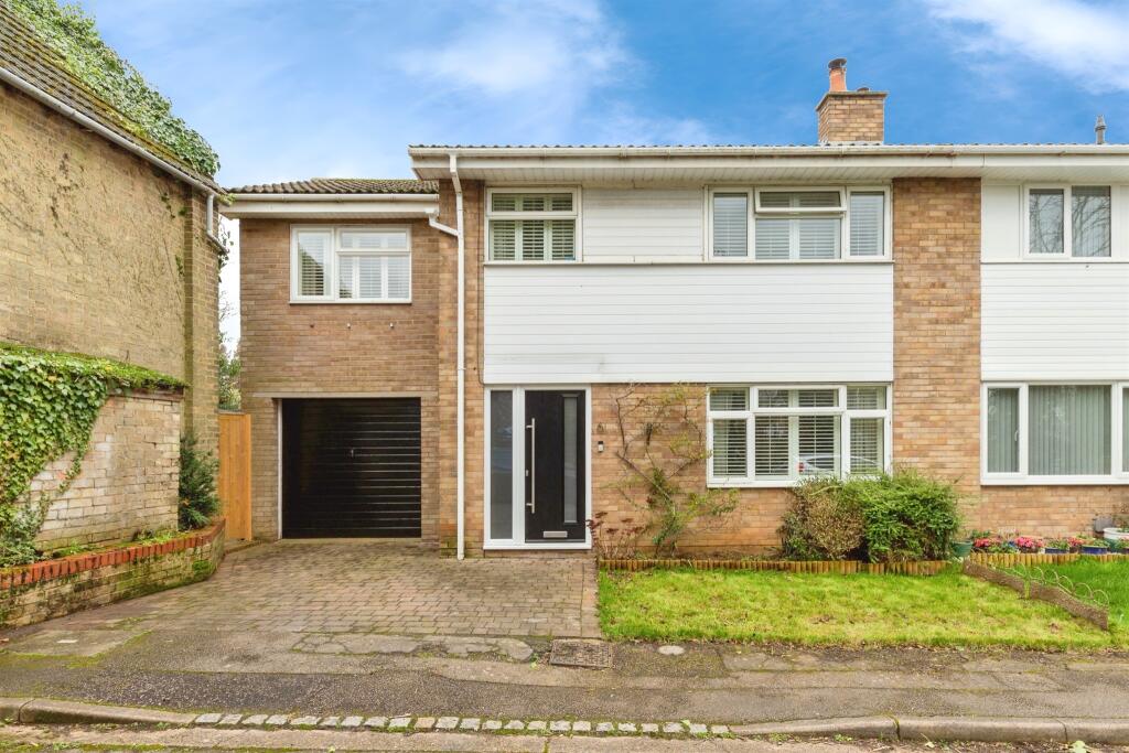 3 bedroom end of terrace house for sale in Brigham Gardens, Biggleswade ...