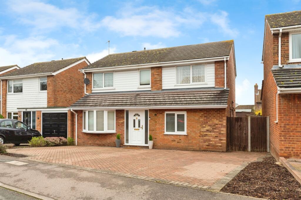 4 bedroom detached house for sale in Turpins Way, Baldock, SG7