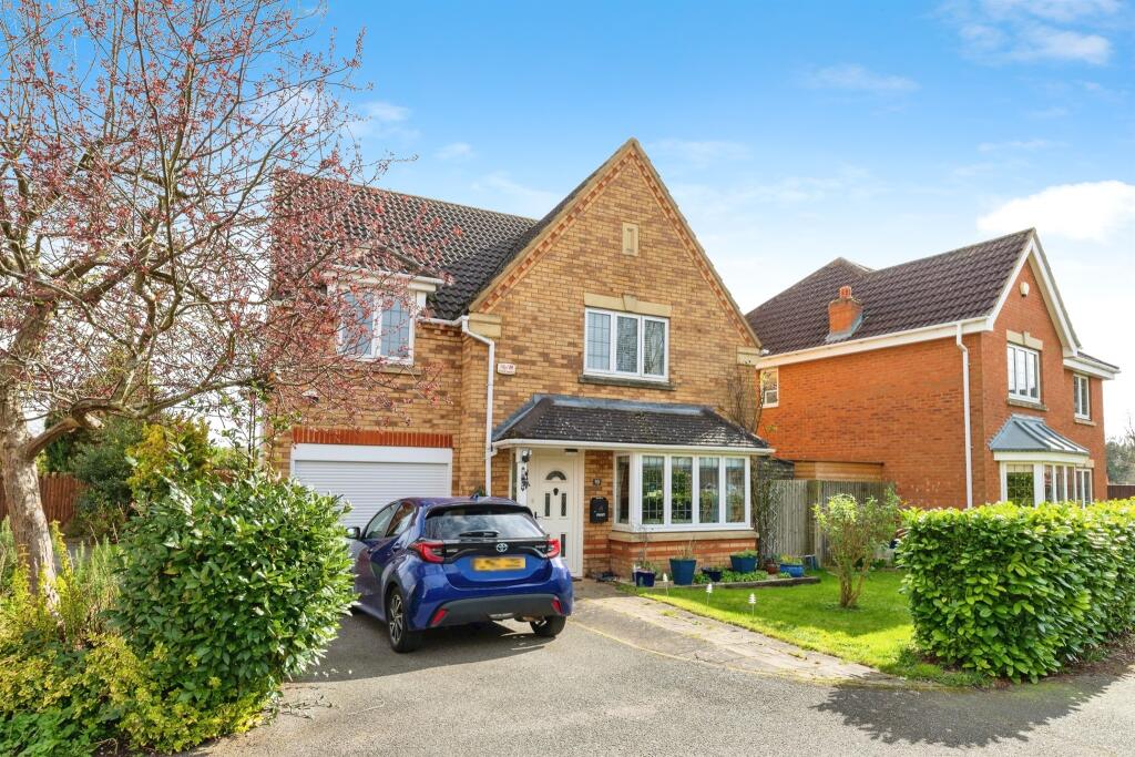 4 bedroom detached house for sale in Chapel Drive, Arlesey, SG15