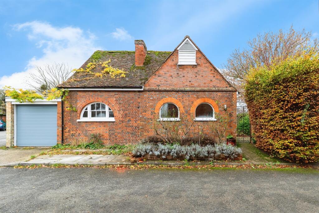 Main image of property: Hitchin Street, Baldock