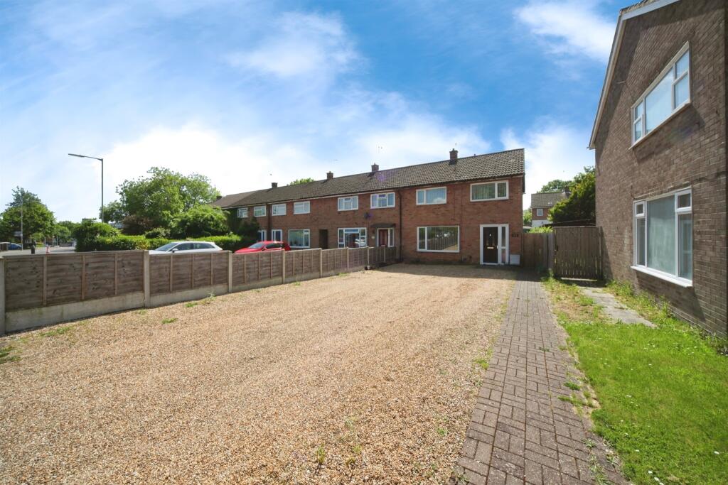 3 bedroom end of terrace house for sale in Tithe Farm Road, Houghton