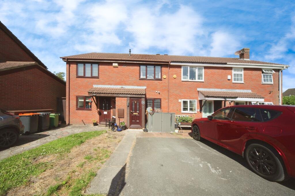 2 bedroom terraced house for sale in Thornhill Close, Houghton Regis