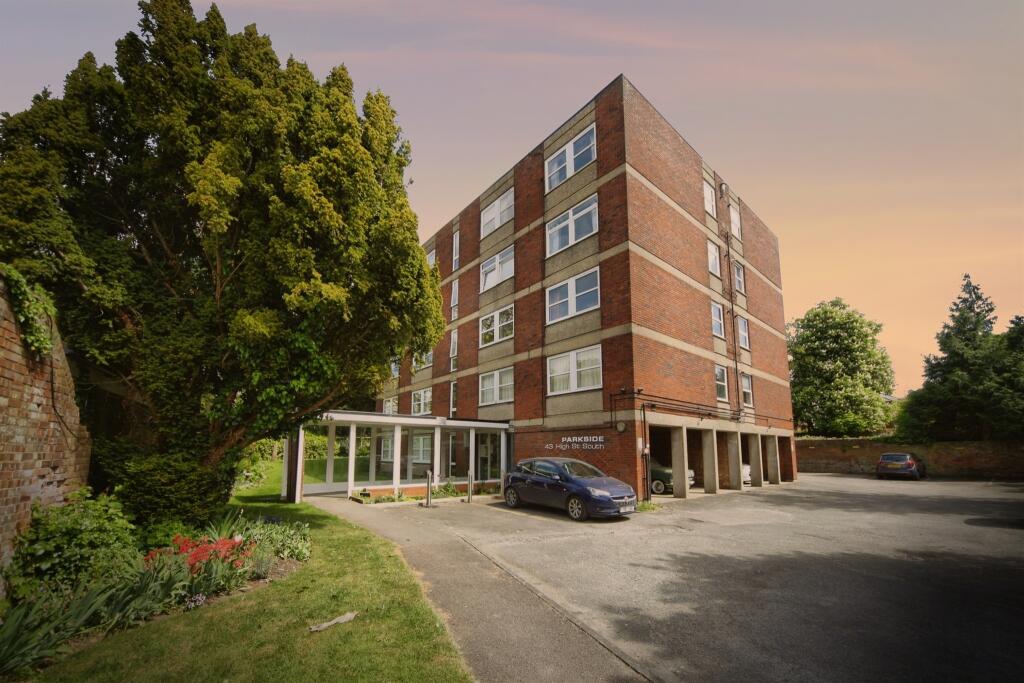 Main image of property: High Street South, Dunstable