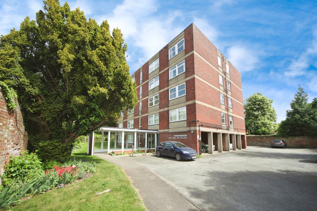 Main image of property: High Street South, Dunstable