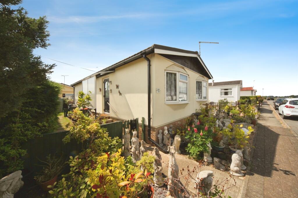 Main image of property: Little Meadow, Woodside Home Park, Luton