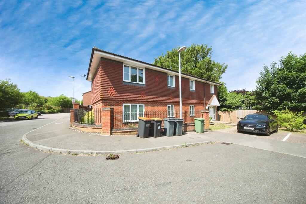 Main image of property: Kiln Way, DUNSTABLE