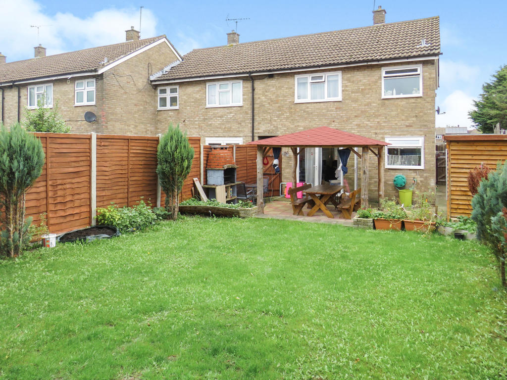 3 bedroom end of terrace house for sale in Grove Road, Houghton Regis