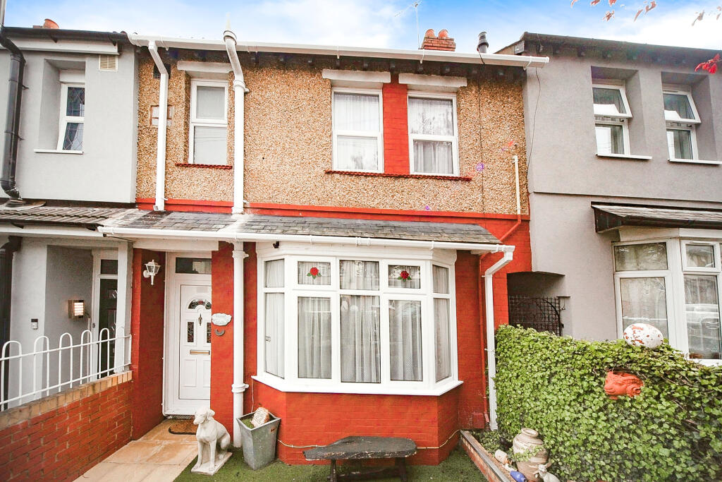 2 bedroom terraced house for sale in St. Catherines Avenue, Luton, LU3
