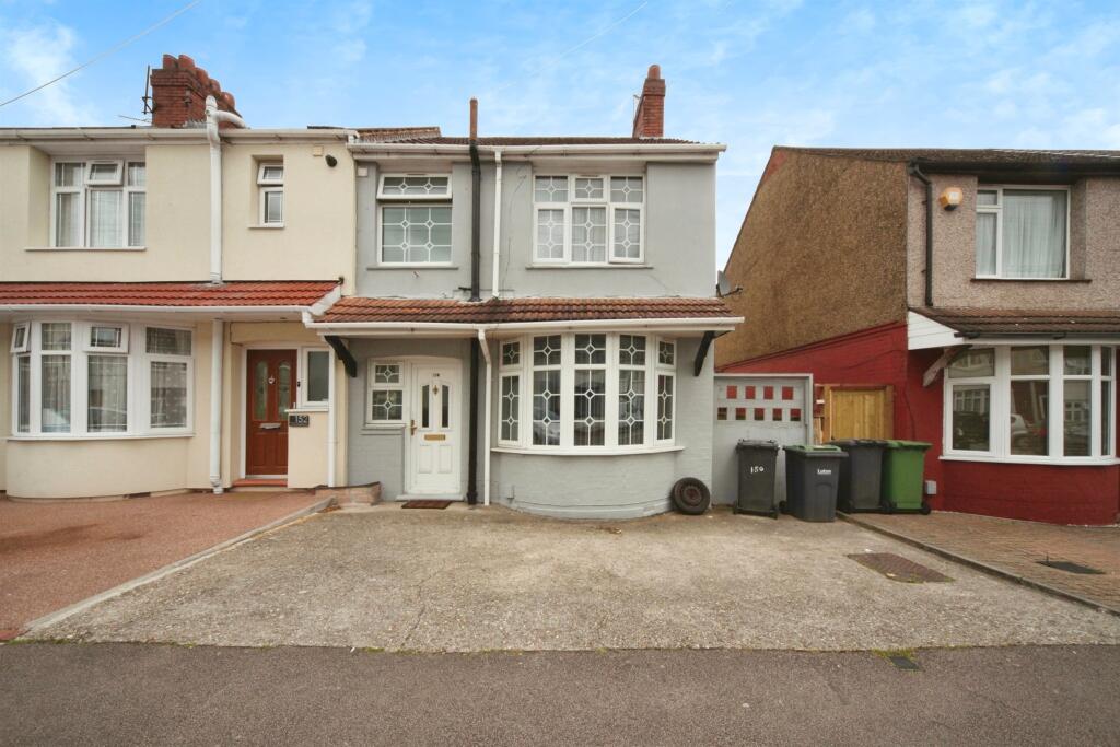 3 bedroom semidetached house for sale in Connaught Road, Luton, LU4