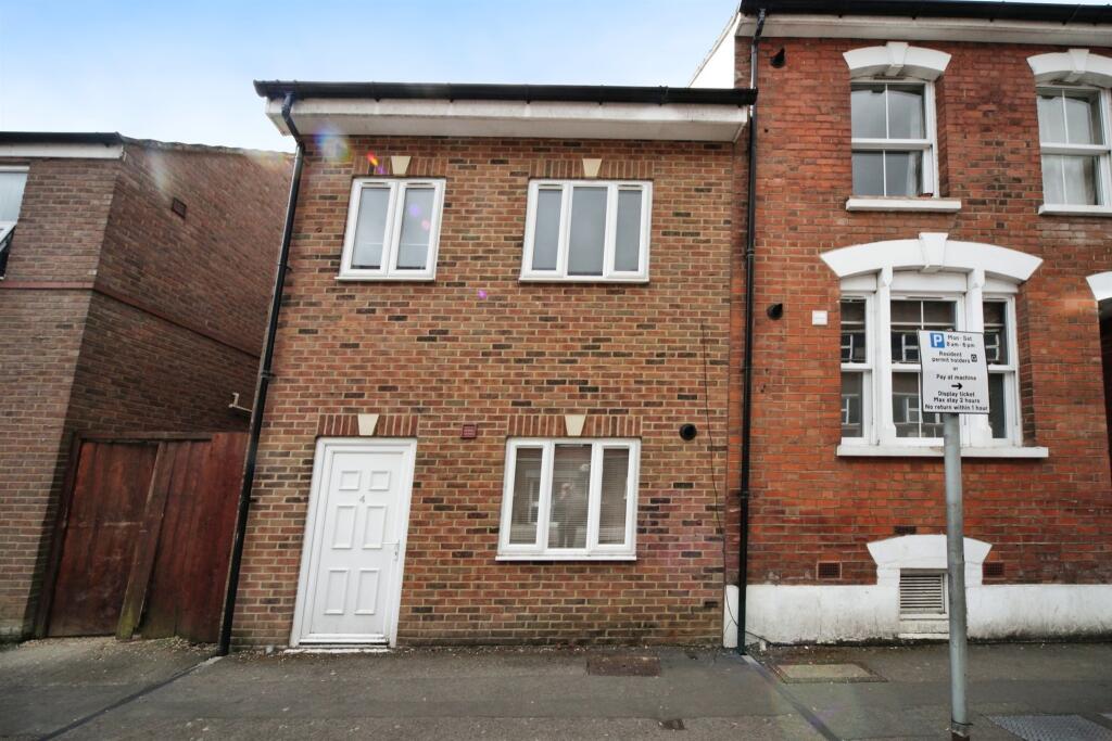 Main image of property: Collingdon Street, Luton