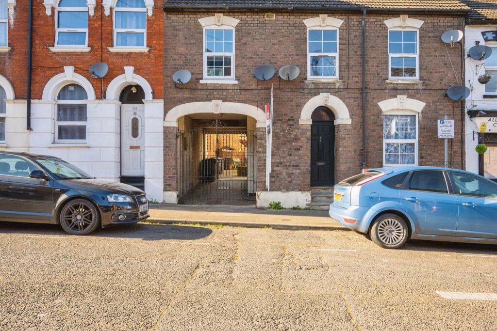 Main image of property: Cardigan Mews, Luton
